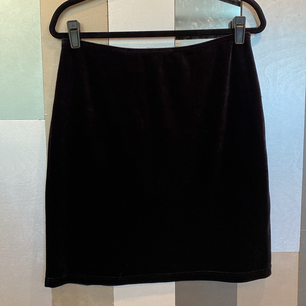 Vintage 90s Elegant Black Crushed Velvet Mini Skirt - Picture 2 of 5